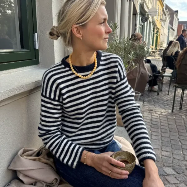 Olga Blouse av PetiteKnit I Cardiff Cashmere Classic hovedbilde