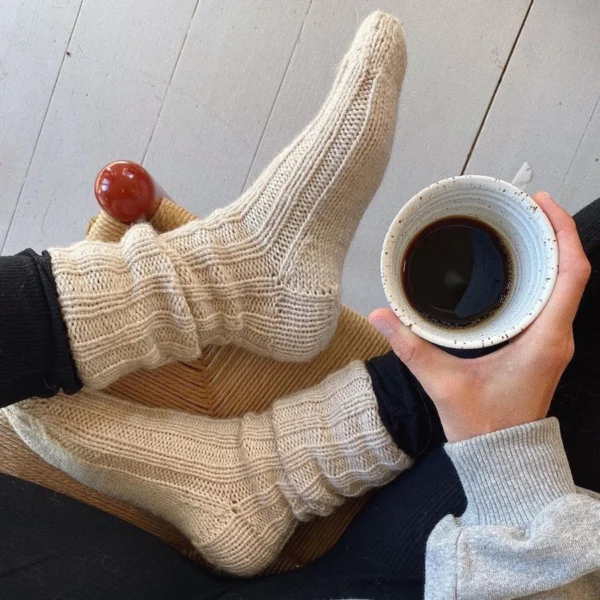 Sunday Socks av PetiteKnit, strikket i Sandnes Garn Perfect