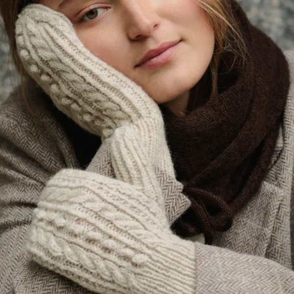 Augustins Tilbehør no 3, strikket i Sol fra Hillesvåg