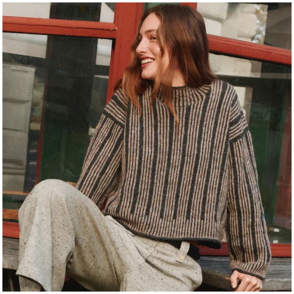 Edda Sweater av Hanne Rimmen fra Isager Archies 2, strikket i Isager Tweed og Highland Wool, hovedbilde