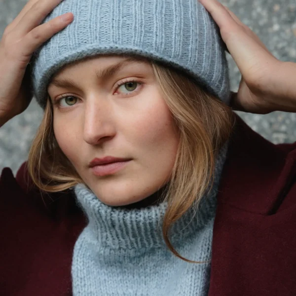 Tilbehør no 3 av Augustins for Hillesvåg, modell i Sol og Silk Mohair (lys blå)