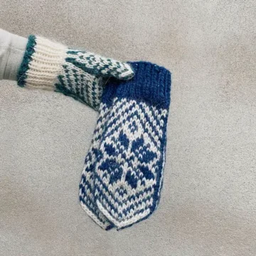 Oneday Selbumittens av Strikkesoffe