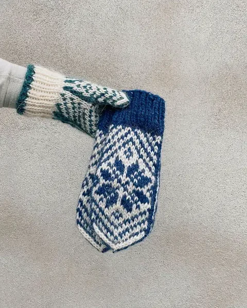 Oneday Selbumittens av Strikkesoffe