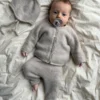 Cleo Baby Set av PetiteKnit, i Cardiff Cashmere Classic