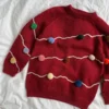 Let's Christmas Sweater available PetiteKnit I Double Sunday fra Sandnes Garn, rød modell