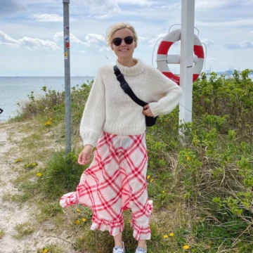 Lousiana Sweater av PetiteKnit, strikket i Børstet Alpakka, hvit