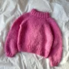 Lousiana Sweater Junior av PetiteKnit, strikket i Børstet Alpakka, liggende flatt