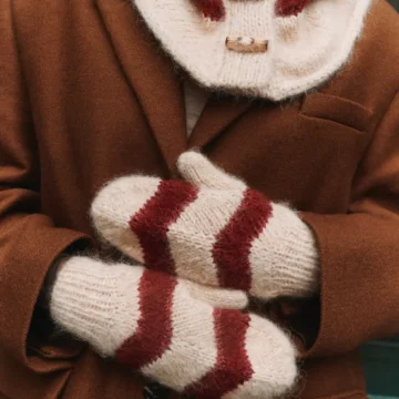 Karen Hood og Mittens av Norgardknit fra Isager Archives 2 Collection