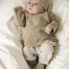 Lang Yarns Erik lue og Anders Slå-om-jakke fra Punto 83 Baby Cotton Naturally Colored