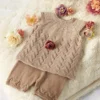 Lang Yarns Freja tunika og Tove kortbukse fra Punto 83 Baby Cotton Naturally Colored