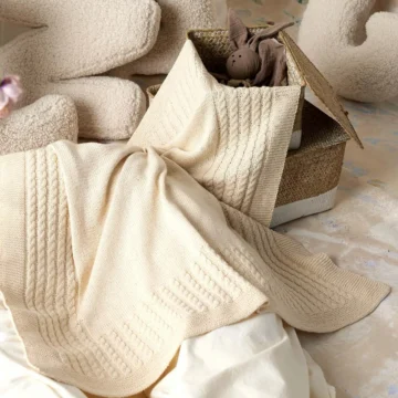 Lang Yarns Loki babyteppe fra Punto 83 Baby Cotton Naturally Colored