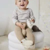 Lang Yarns Sami bukse og Aldis sokker fra Punto 83 Baby Cotton Naturally Colored