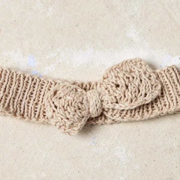 Lang Yarns Syltje pannebånd fra Punto 83 Baby Cotton Naturally Colored