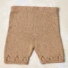 Lang Yarns Tove kortbukse fra Punto 83 Baby Cotton Naturally Colored