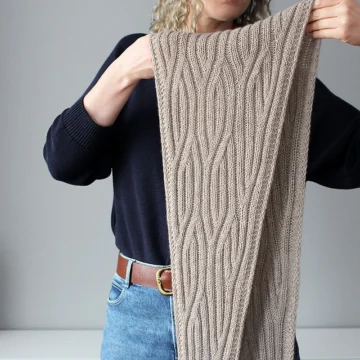 Coral Reef Scarf available Lisa Hannes strikket I cashmeregarn