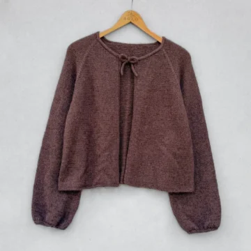 Audrey Cardigan Voksen, design til voksen fra Knitting for Olive, strikkes i Merino og Soft Silk Mohair