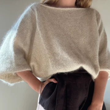 Volare Blouse designet av Aegyoknit, strikket i Isager Bomulin og Isager Silk Mohair