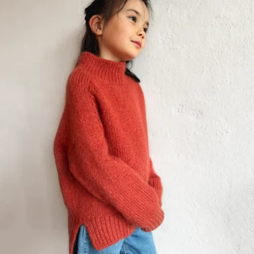 Arches Sweater Junior fra Odd Row, strikket i Alpaca 3 og Silk Mohair fra Isager