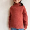Arches Sweater Junior fra Odd Row, strikket i Alpaca 3 og Silk Mohair fra Isager