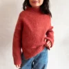 Arches Sweater Junior fra Odd Row, strikket i Alpaca 3 og Silk Mohair fra Isager