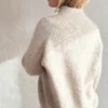 Arrow Sweater av Odd Row, strikket i Isager Tweed og Siager Silk Mohair