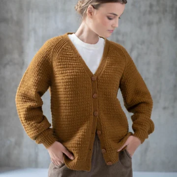 Safran Cardigan fra Hillesvåg Ullvarefabrikk, strikket i Ask ullgarn