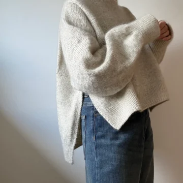 Volare Cape Sweater av Aegyoknit strikket i Kamgarn 2 og Silk Mohair