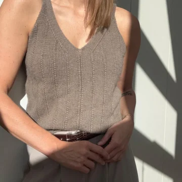 Flow Loop Top av Other Loops strikket i Cardiff Cashmere Classic