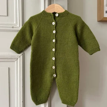 Briskeby Babydress Light av Indiblomst