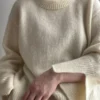 Ciro Sweater av Moreca Knit, strikket i Pernilla og Tilia fra Filcolana, i henholdsvis farge 101 og 100