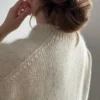 Ciro Sweater av Moreca Knit, strikket i Pernilla og Tilia fra Filcolana, i henholdsvis farge 101 og 100