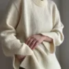 Ciro Sweater av Moreca Knit, strikket i Pernilla og Tilia fra Filcolana, i henholdsvis farge 101 og 100