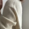 Ciro Sweater av Moreca Knit, strikket i Pernilla og Tilia fra Filcolana, i henholdsvis farge 101 og 100