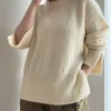 Ciro Sweater av Moreca Knit, strikket i Pernilla og Tilia fra Filcolana, i henholdsvis farge 101 og 100