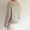 Quill Blouse av Odd Row, strikket i Isager Mulberry Silk og Silk Mohair. Langermet bluse med struktur.