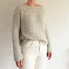 Quill Blouse av Odd Row, strikket i Isager Mulberry Silk og Silk Mohair. Langermet bluse med struktur.