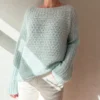 Quill Blouse av Odd Row, strikket i Isager Mulberry Silk og Silk Mohair. Langermet bluse med struktur.