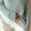 Quill Blouse av Odd Row, strikket i Isager Mulberry Silk og Silk Mohair. Langermet bluse med struktur.