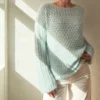 Quill Blouse av Odd Row, strikket i Isager Mulberry Silk og Silk Mohair. Langermet bluse med struktur.