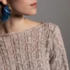 Margrete av Carrie Rasmussen / Divine Knitwear, designet for Filcolana- kolleksjonen More Women Høst 2026. Cardigan i struktur som lukkes med i-cord i halsen.