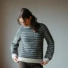 Efterår No 10 av Augustins, strikket i Sol fra Hillesvåg, denne modellen er strikket i to farger og er unisex