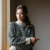 Efterår No 10 av Augustins, strikket i Sol fra Hillesvåg, denne modellen er strikket i to farger og er unisex