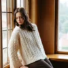 Efterår No 11 av Augustins, strikket i Hillesvåg Luna sammen med Silk Mohair fra Isager, flettet strukturgenser