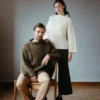 Efterår No 11 av Augustins, strikket i Hillesvåg Luna sammen med Silk Mohair fra Isager, flettet strukturgenser