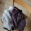 Efterår No 9 av Augustins, strikket i Hillesvåg Luna og Isager Silk Mohair, tofarget mønster, unisex passform