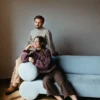 Efterår No 9 av Augustins, strikket i Hillesvåg Luna og Isager Silk Mohair, tofarget mønster, unisex passform