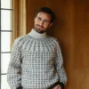 Efterår No 9 av Augustins, strikket i Hillesvåg Luna og Isager Silk Mohair, tofarget mønster, unisex passform