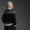 Liya av Maria Bach Jensen / Sanastrik designet for Filcolana- kolleksjonen More Women Høst 2026. Mønster inspirert av afrikansk tekstilhistorie, strikket i Vilja og Alva.