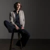 Elsa av Sanne Bjerregaard, designet for Filcolana- kolleksjonen More Women Høst 2026. Enkel cardigan med strukturstrikk langs knappestopler og raglan.