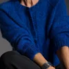 Lotta av Sanne Bjerregaard, designet for Filcolana- kolleksjonen More Women Høst 2026. Glitrende cardigan strikket i Arwetta, Alva og Paia.